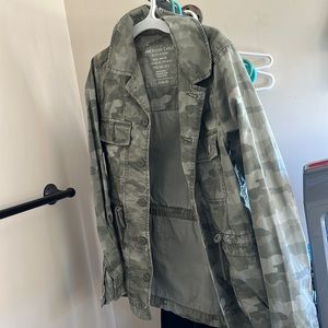 Women’s American Eagle camo light weight jacket